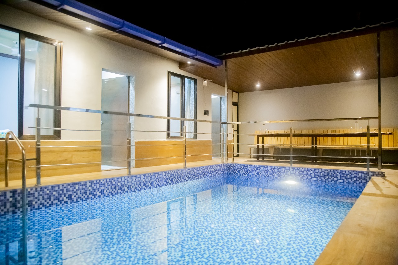 Private illuminated swimming pool & deck lounge